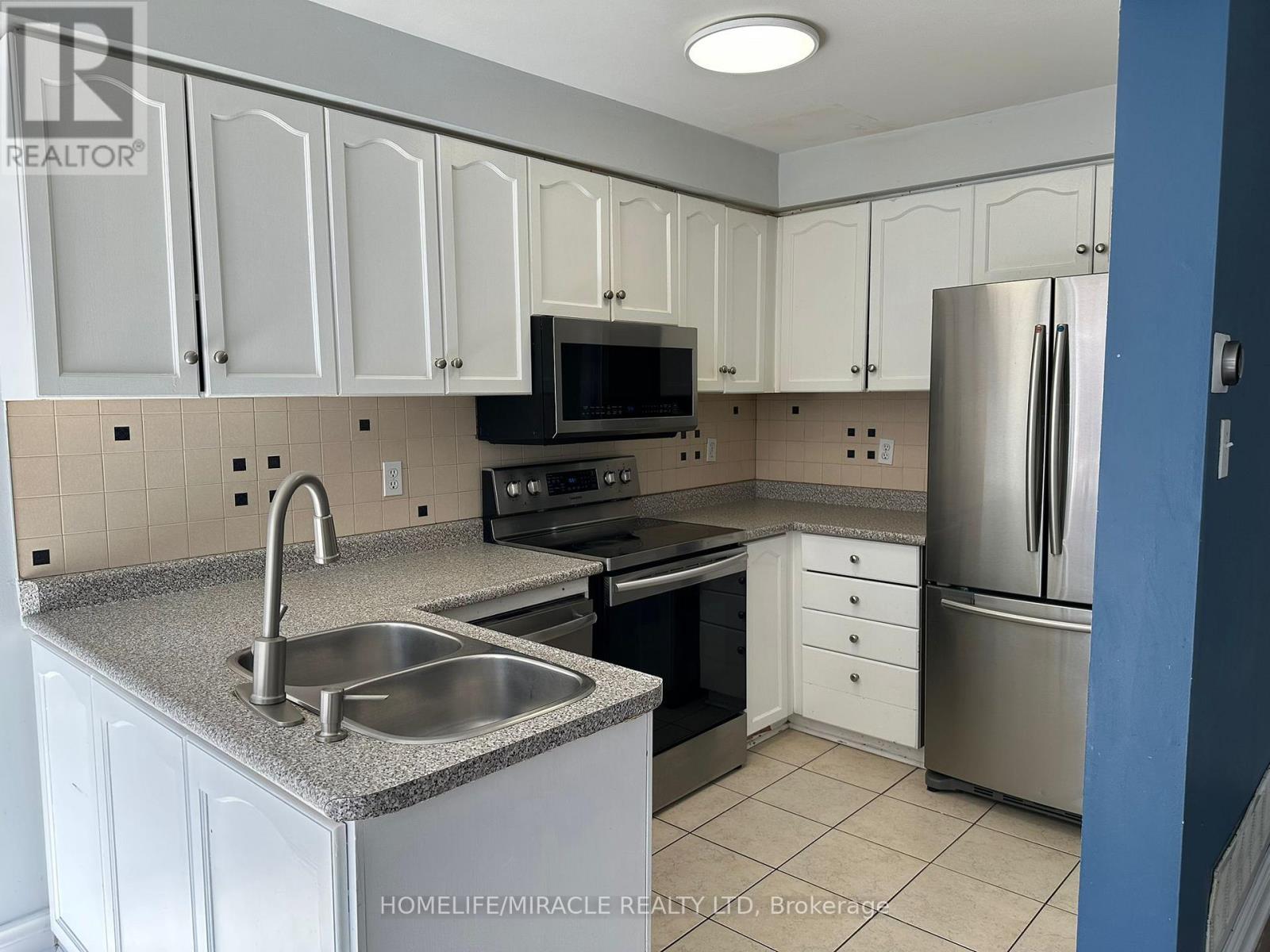 3918 Zenith Court, Mississauga, Ontario  L5N 7H7 - Photo 12 - W12886282