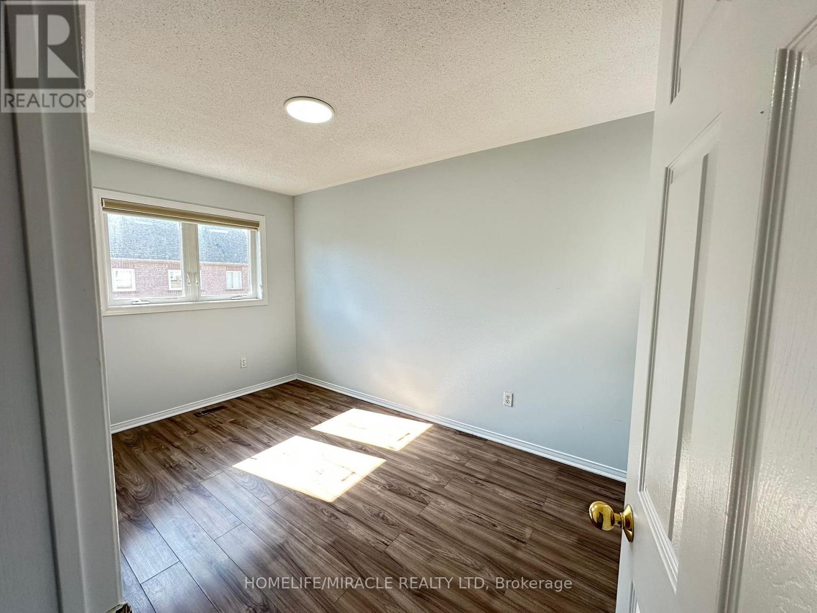 3918 Zenith Court, Mississauga, Ontario  L5N 7H7 - Photo 26 - W12886282