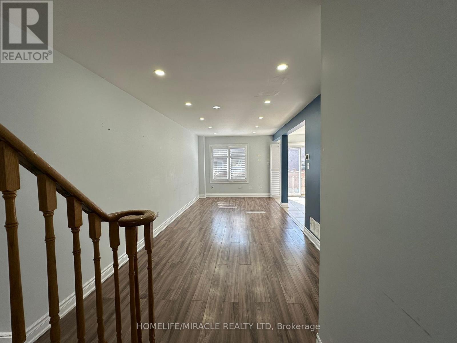 3918 Zenith Court, Mississauga, Ontario  L5N 7H7 - Photo 6 - W12886282