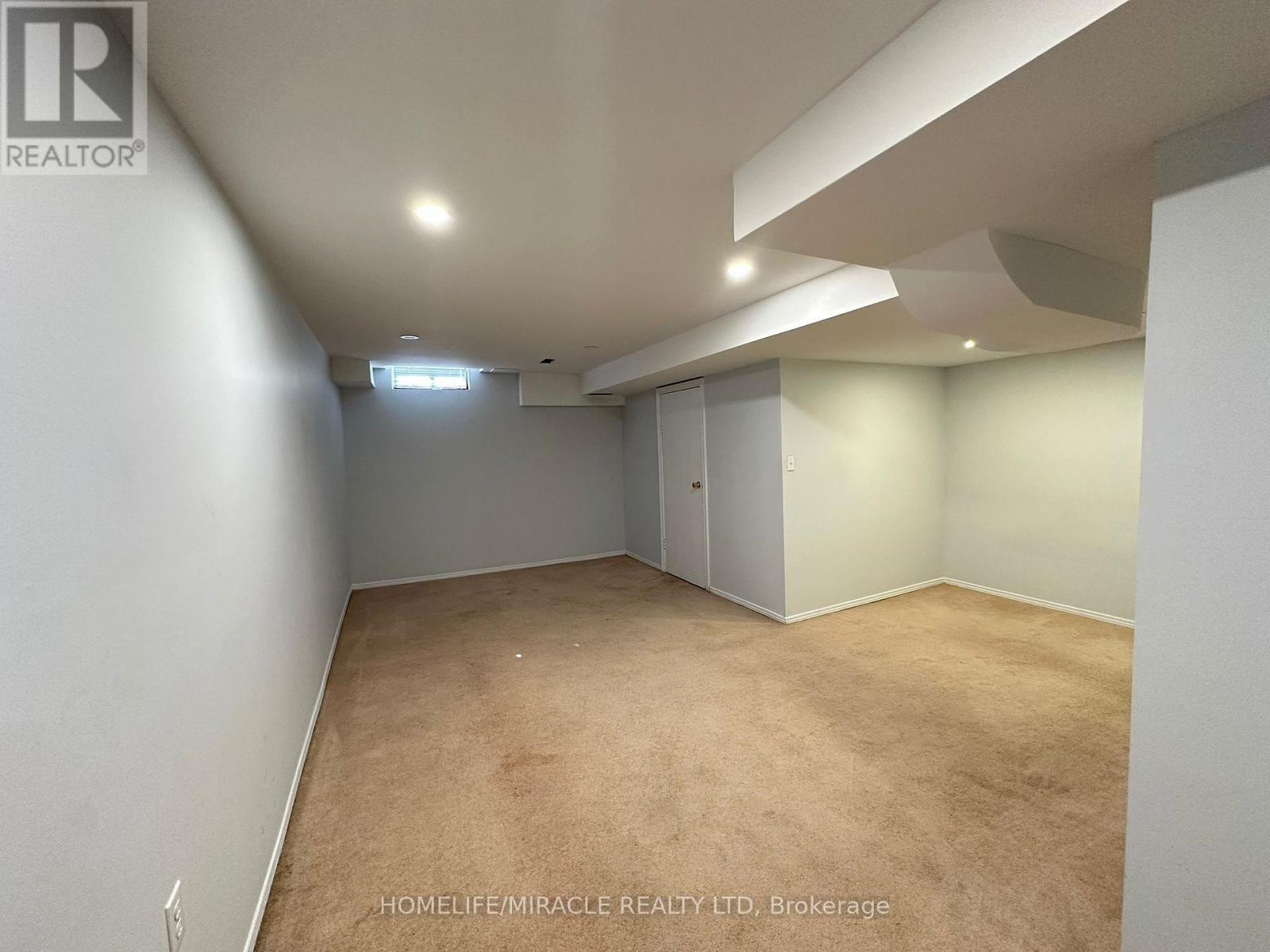 3918 Zenith Court, Mississauga, Ontario  L5N 7H7 - Photo 32 - W12886282