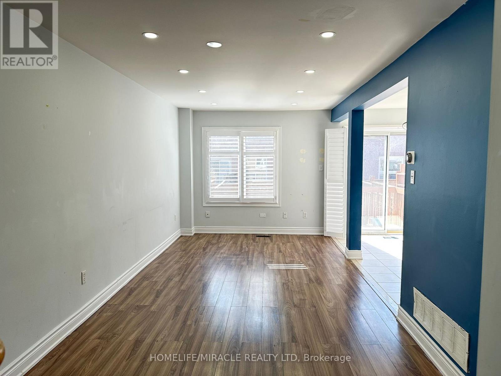 3918 Zenith Court, Mississauga, Ontario  L5N 7H7 - Photo 7 - W12886282