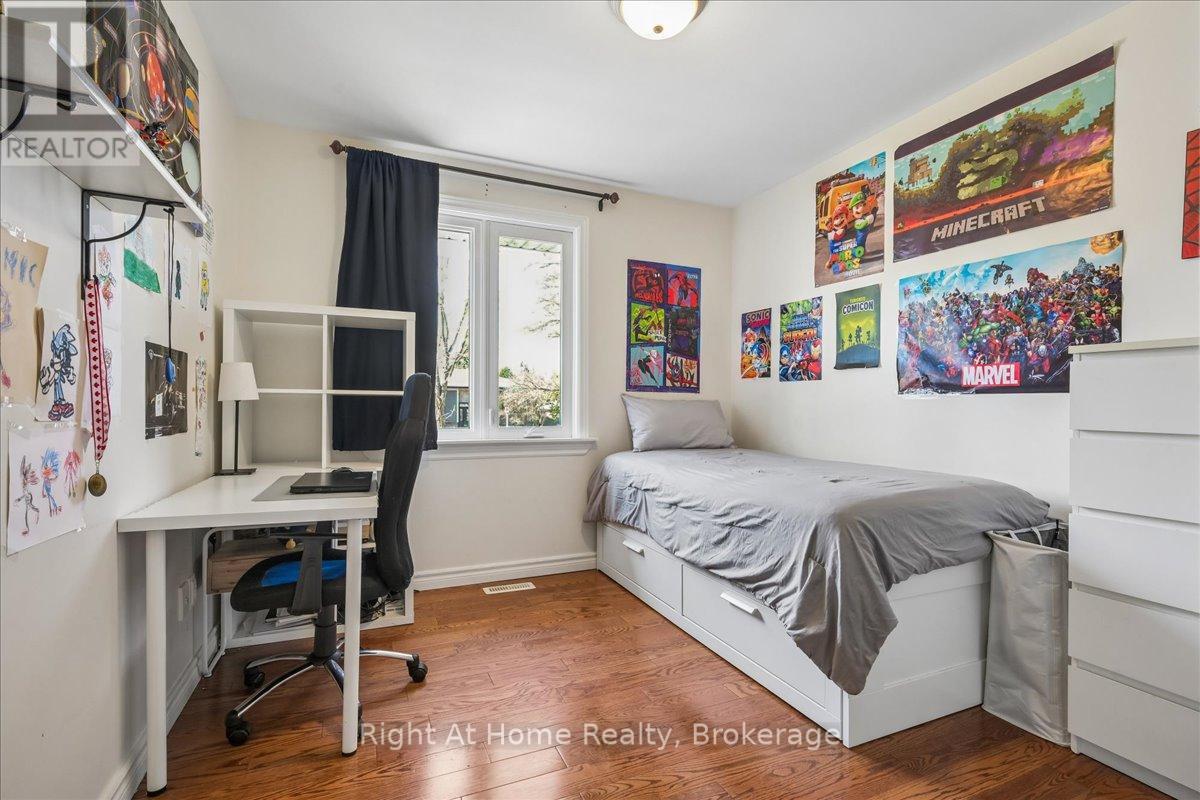 208 Mccraney Street W, Oakville, Ontario  L6H 1H7 - Photo 16 - W12974954