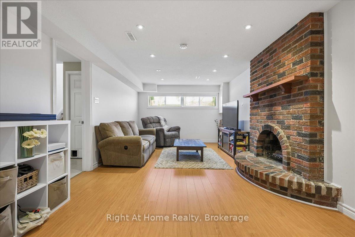 208 Mccraney Street W, Oakville, Ontario  L6H 1H7 - Photo 19 - W12974954