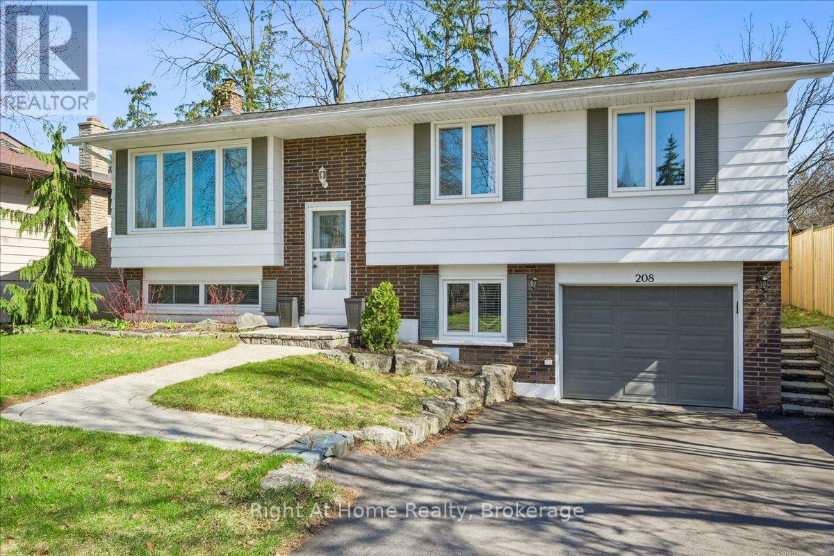 208 Mccraney Street W, Oakville, Ontario  L6H 1H7 - Photo 2 - W12974954