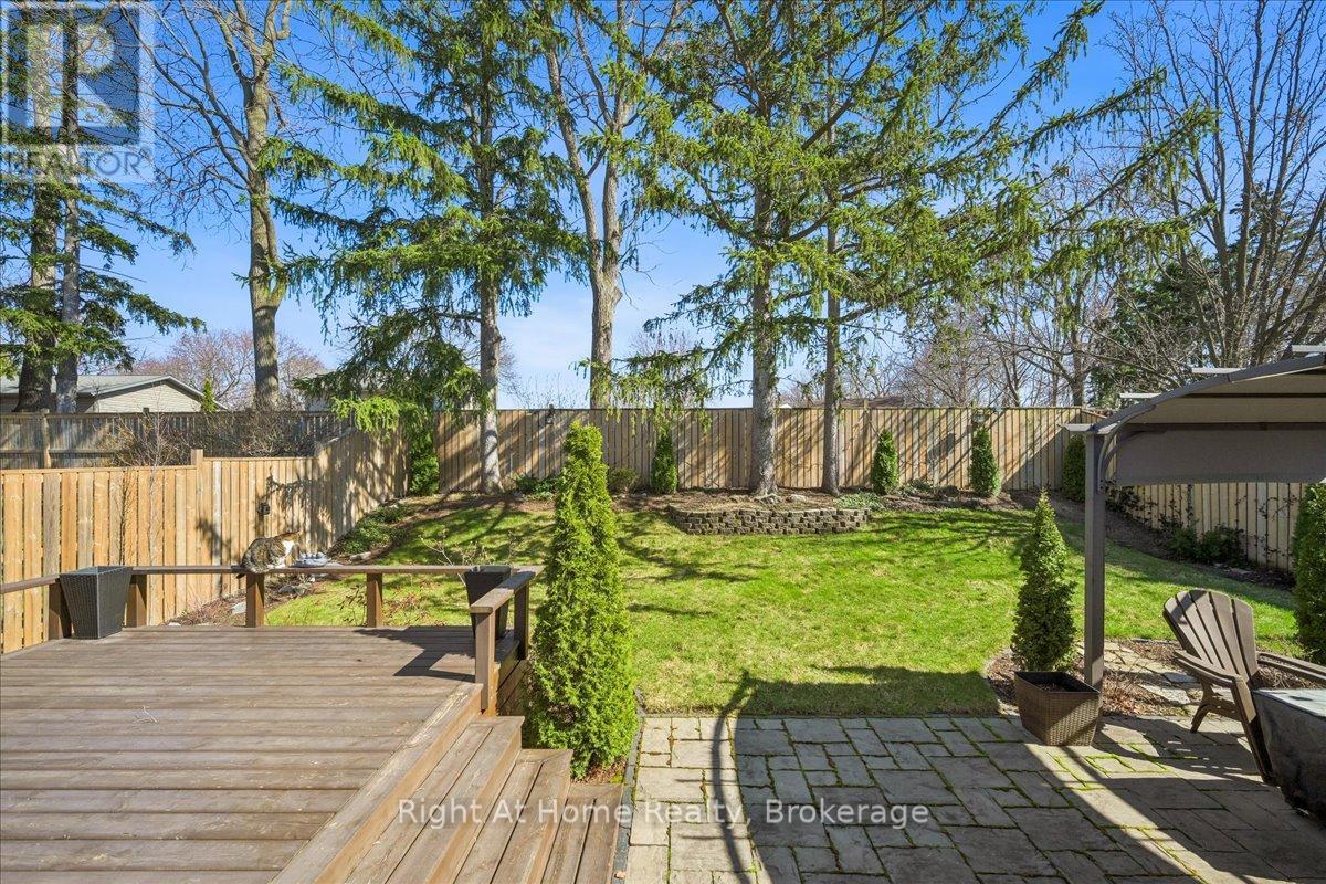 208 Mccraney Street W, Oakville, Ontario  L6H 1H7 - Photo 20 - W12974954