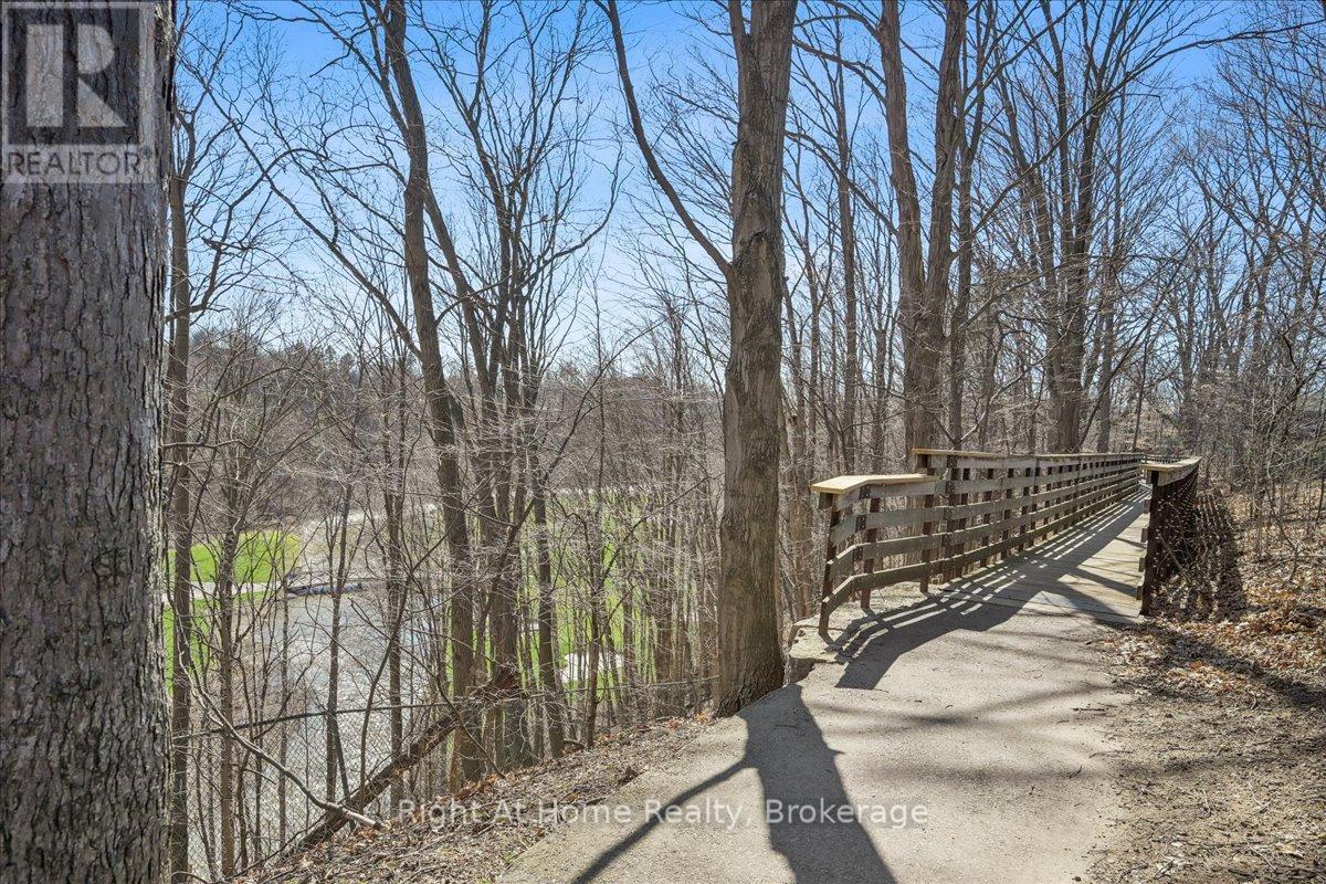 208 Mccraney Street W, Oakville, Ontario  L6H 1H7 - Photo 22 - W12974954