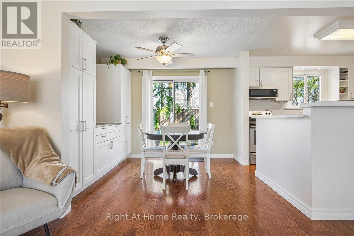 208 Mccraney Street W, Oakville, Ontario  L6H 1H7 - Photo 7 - W12974954