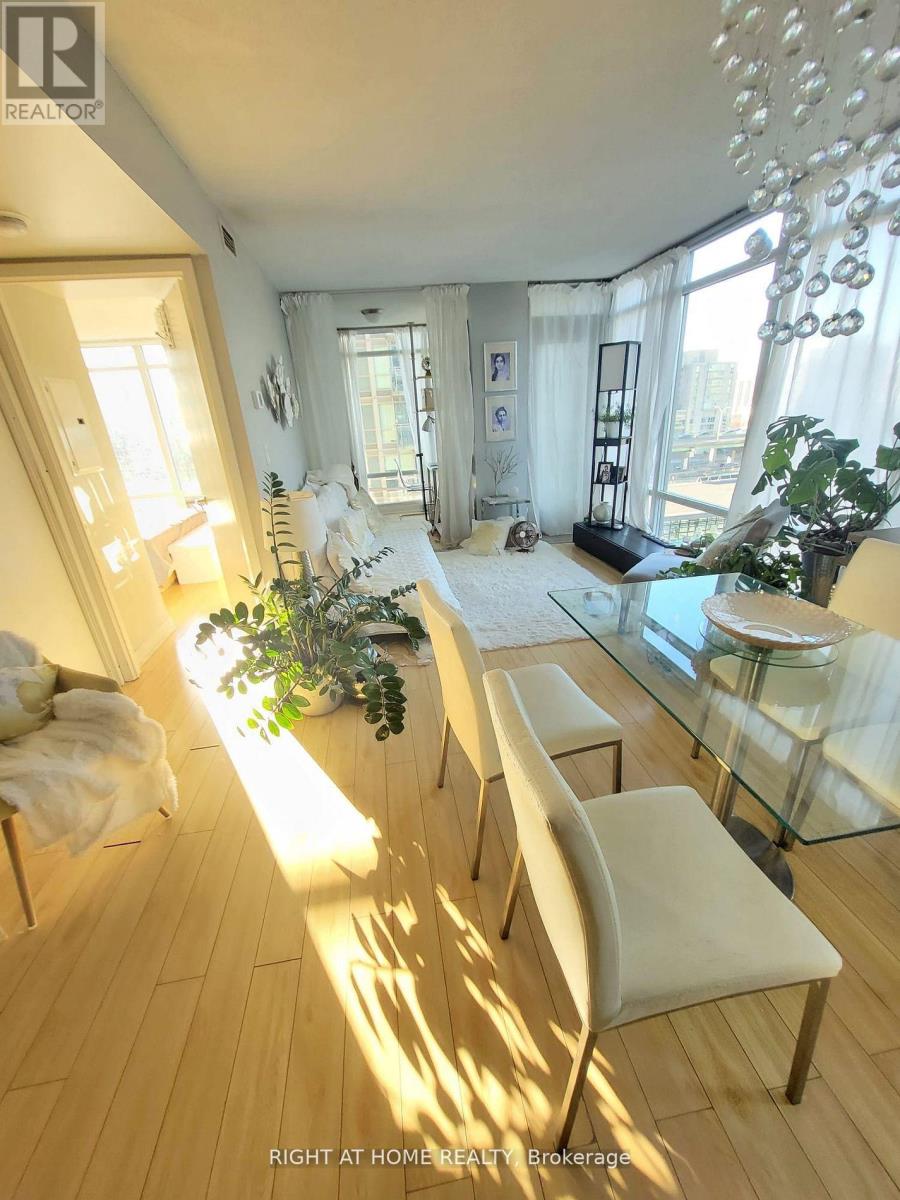 818 - 15 Brunel Court, Toronto (Waterfront Communities), Ontario  M5V 3Y6 - Photo 2 - C12974928