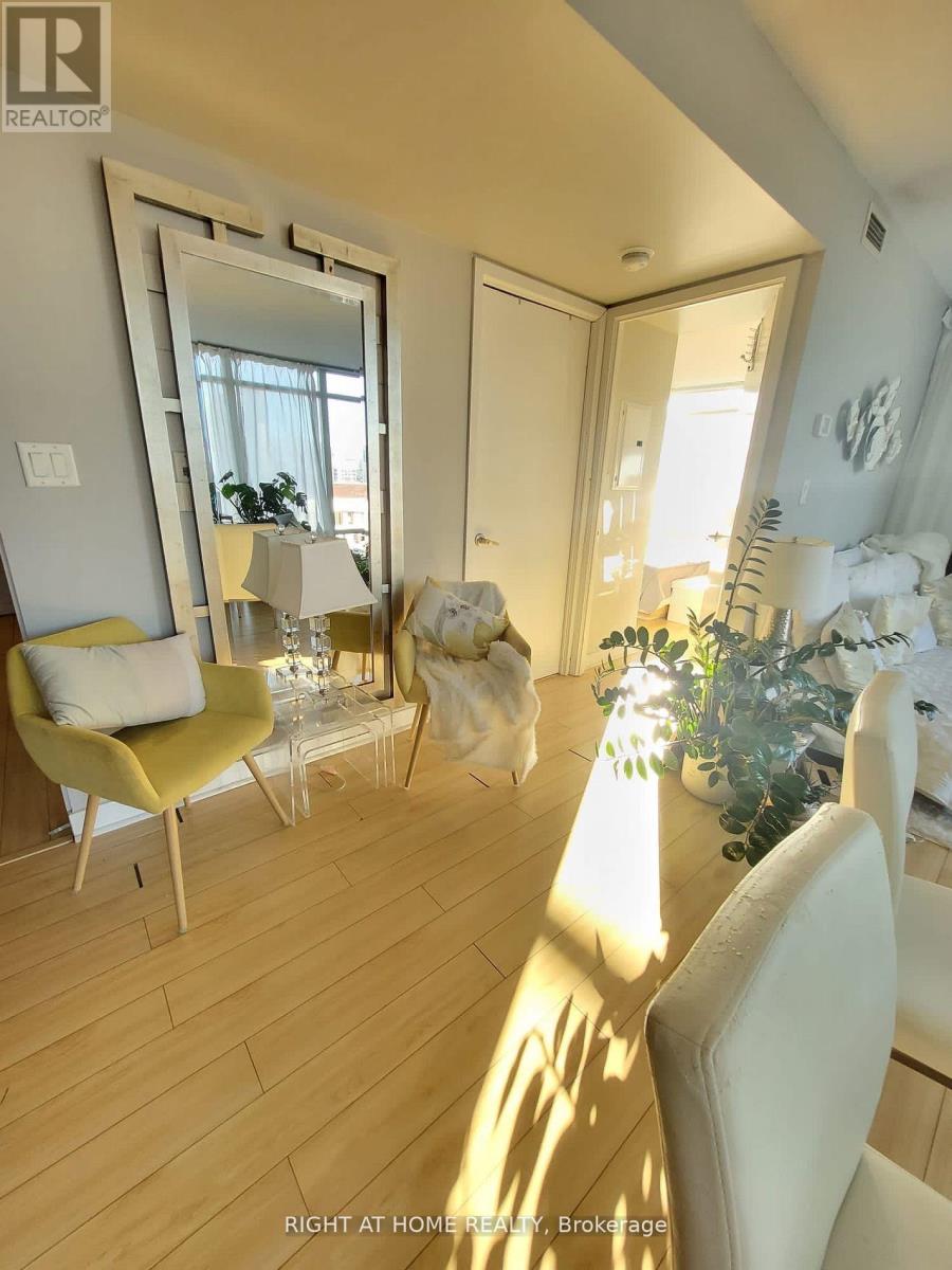 818 - 15 Brunel Court, Toronto (Waterfront Communities), Ontario  M5V 3Y6 - Photo 3 - C12974928