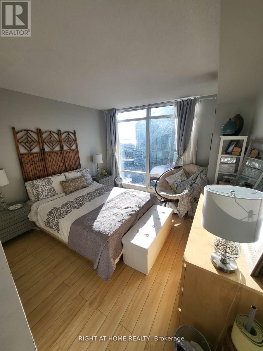 818 - 15 Brunel Court, Toronto (Waterfront Communities), Ontario  M5V 3Y6 - Photo 7 - C12974928