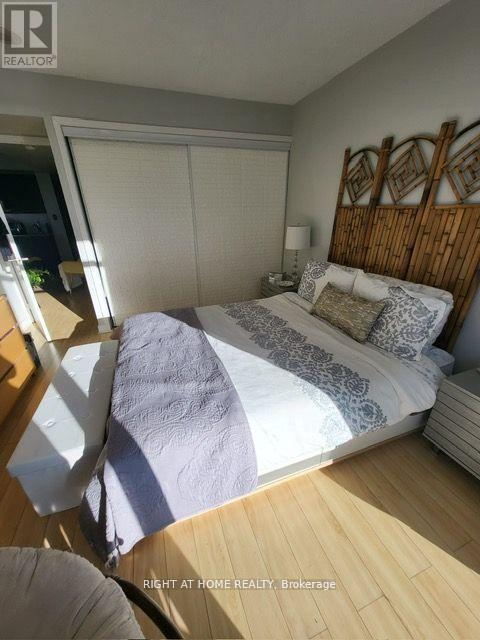 818 - 15 Brunel Court, Toronto (Waterfront Communities), Ontario  M5V 3Y6 - Photo 8 - C12974928