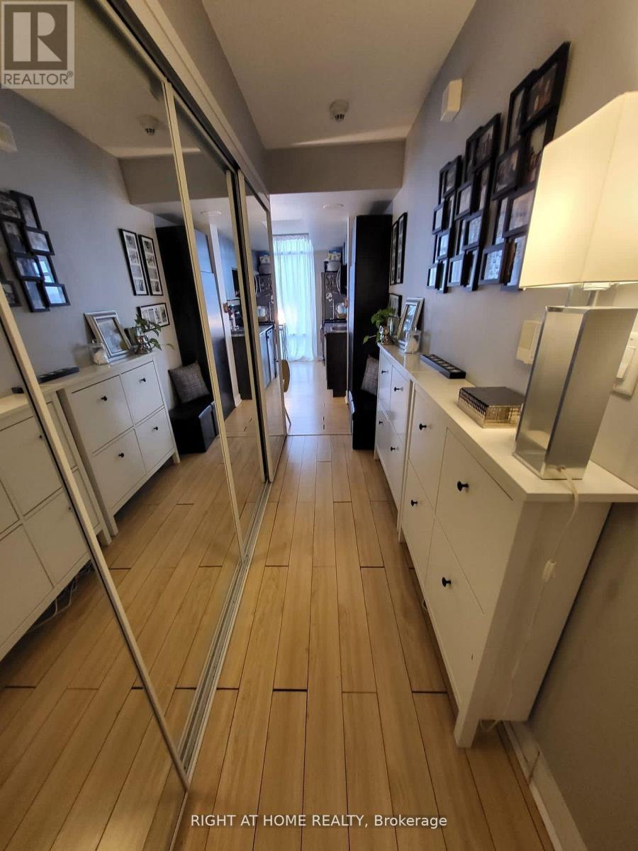 818 - 15 Brunel Court, Toronto (Waterfront Communities), Ontario  M5V 3Y6 - Photo 9 - C12974928