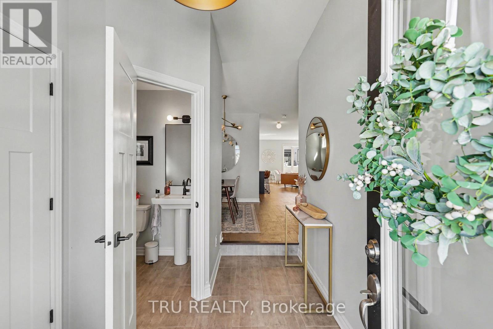 757 Parade Drive, Ottawa, Ontario  K2S 0Z6 - Photo 2 - X12974908