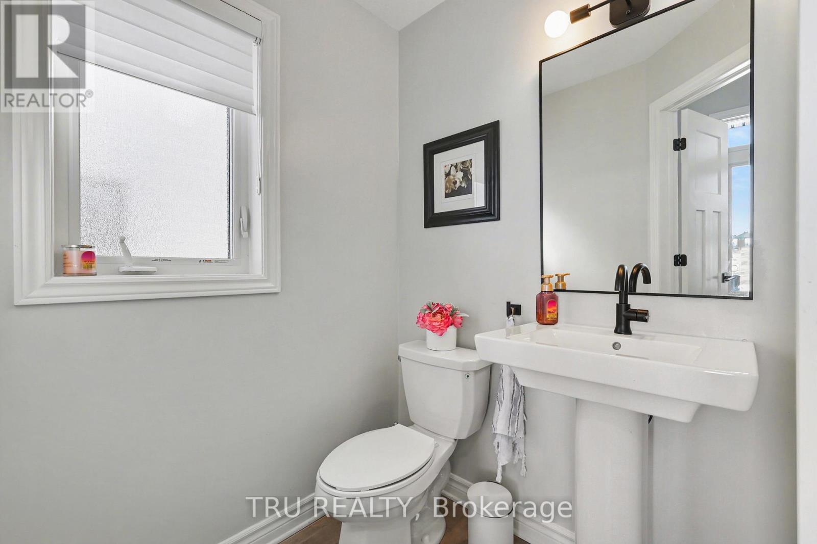 757 Parade Drive, Ottawa, Ontario  K2S 0Z6 - Photo 4 - X12974908