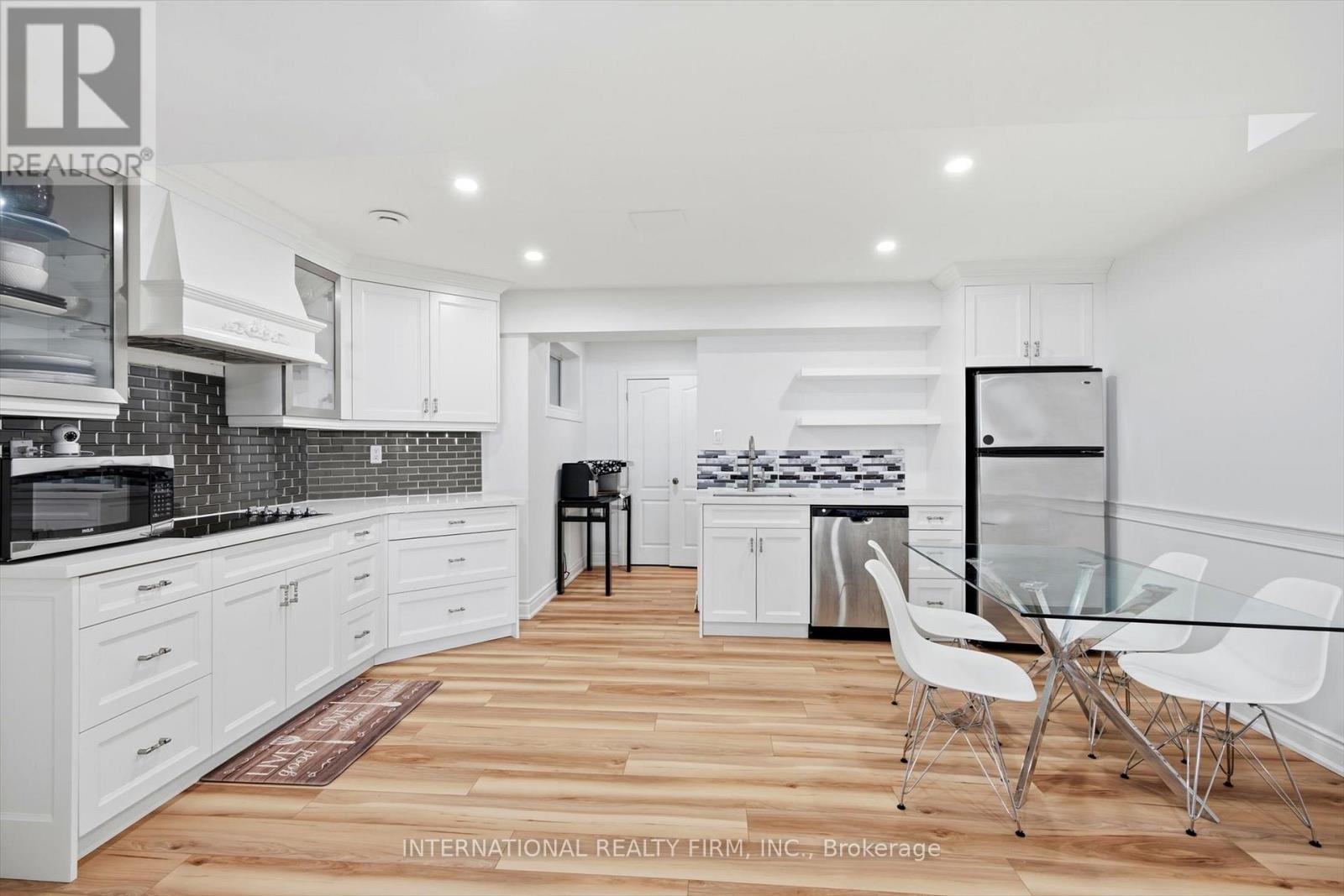 130 Andrews Drive, Bradford West Gwillimbury, Ontario  L0G 1A0 - Photo 32 - N12974940