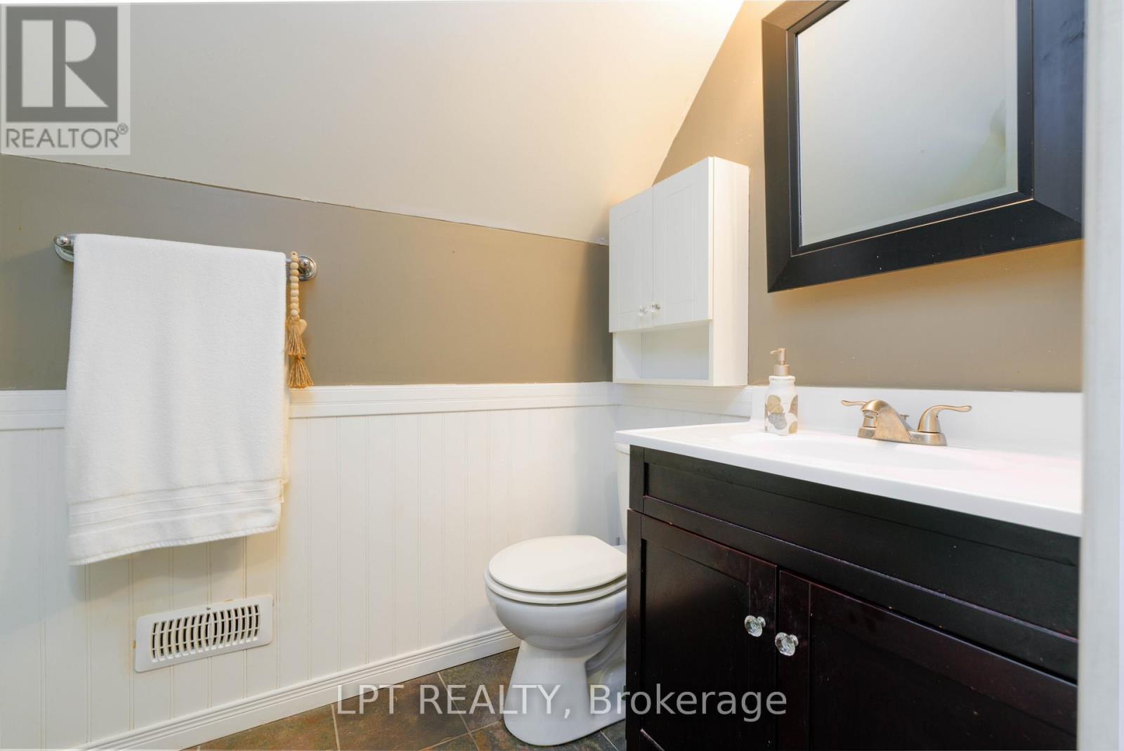 11 Hardwood Drive, Georgina, Ontario  L0E 1L0 - Photo 18 - N12974958