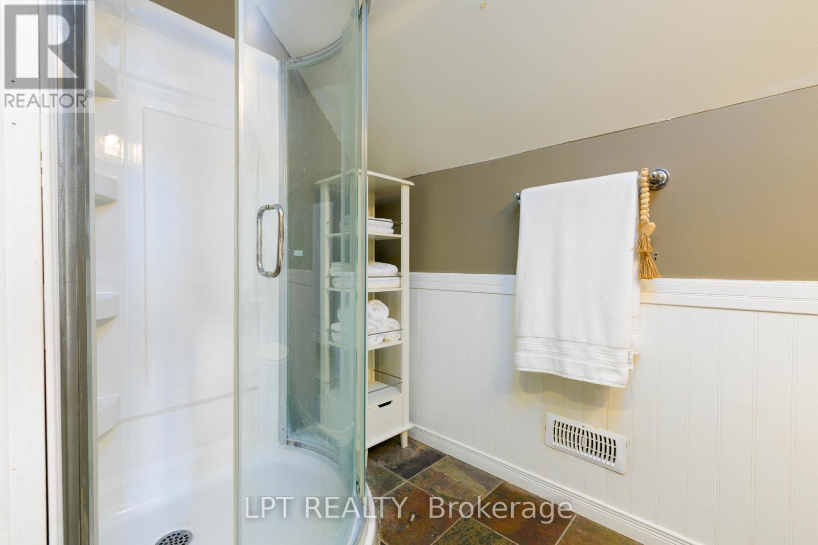 11 Hardwood Drive, Georgina, Ontario  L0E 1L0 - Photo 19 - N12974958