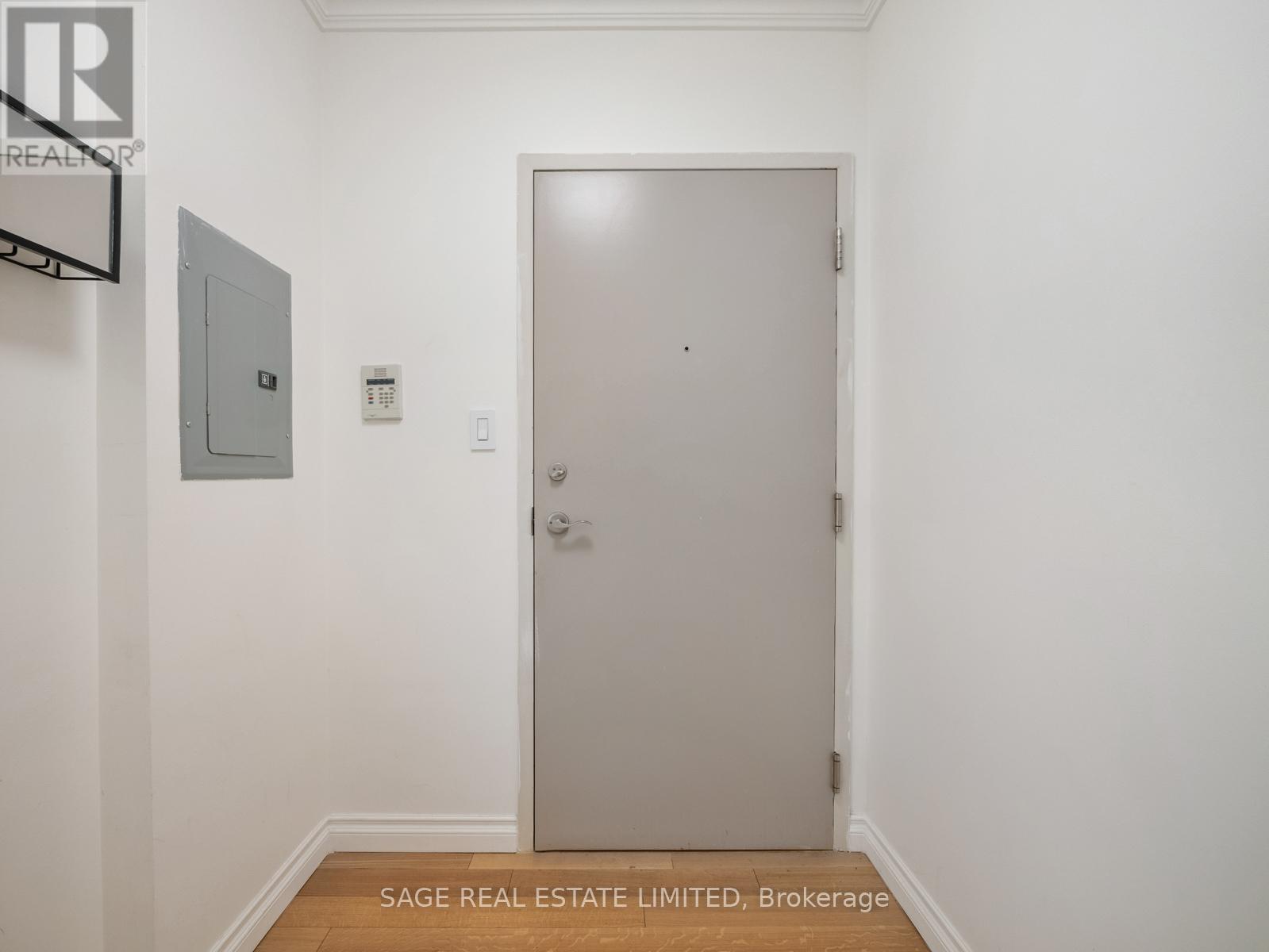 305 - 2495 Dundas Street W, Toronto, Ontario  M6P 1X4 - Photo 2 - W12974966