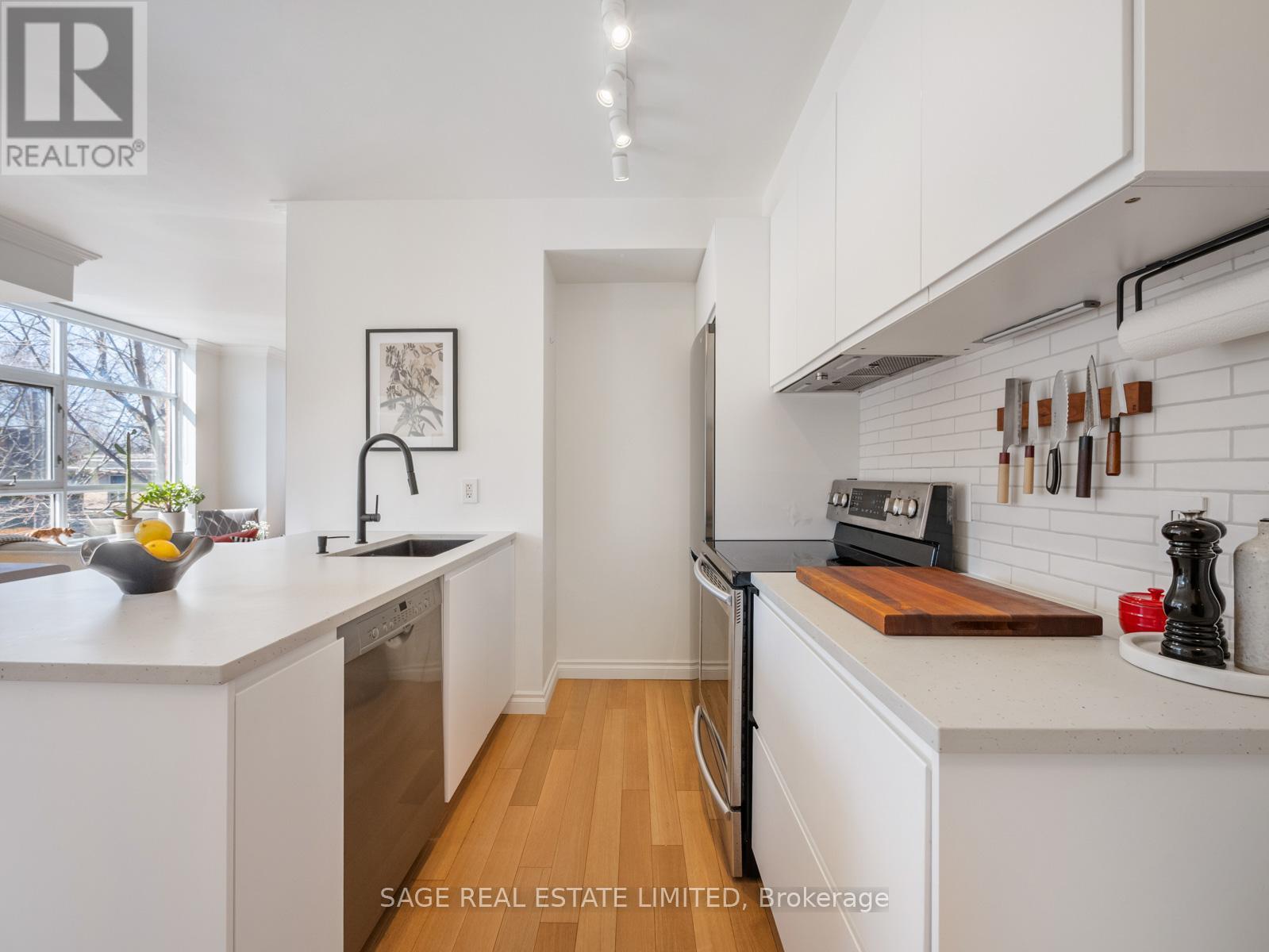 305 - 2495 Dundas Street W, Toronto, Ontario  M6P 1X4 - Photo 5 - W12974966