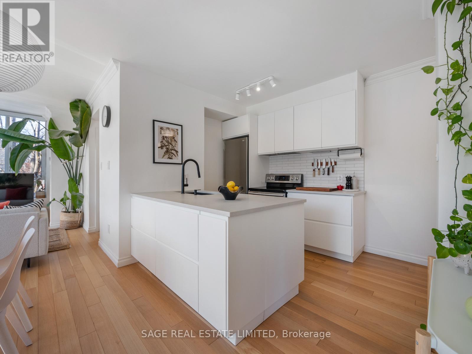 305 - 2495 Dundas Street W, Toronto, Ontario  M6P 1X4 - Photo 7 - W12974966