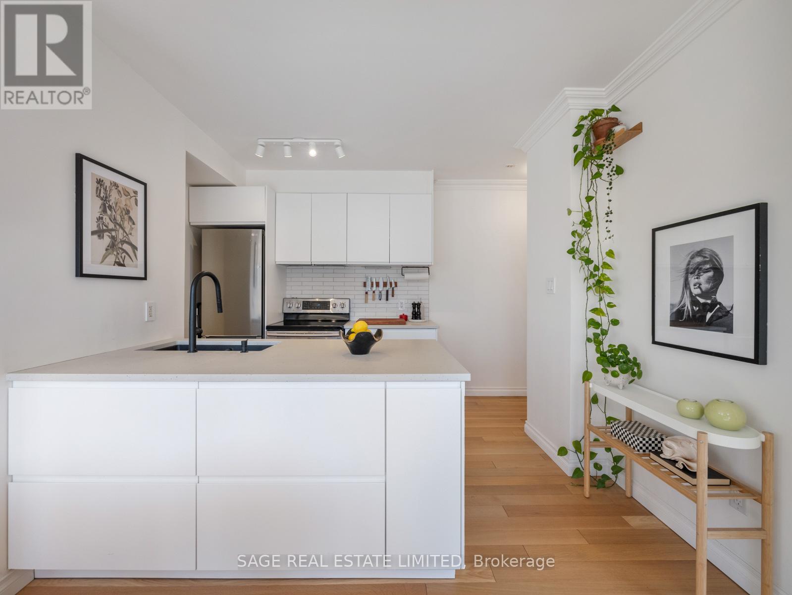 305 - 2495 Dundas Street W, Toronto, Ontario  M6P 1X4 - Photo 8 - W12974966