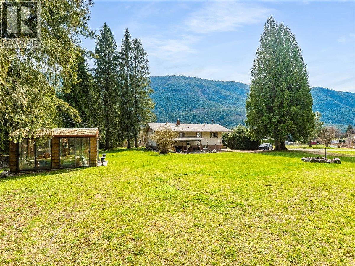 1663 Moran Road Road, Thrums, British Columbia  V1N 4N5 - Photo 2 - 10382160