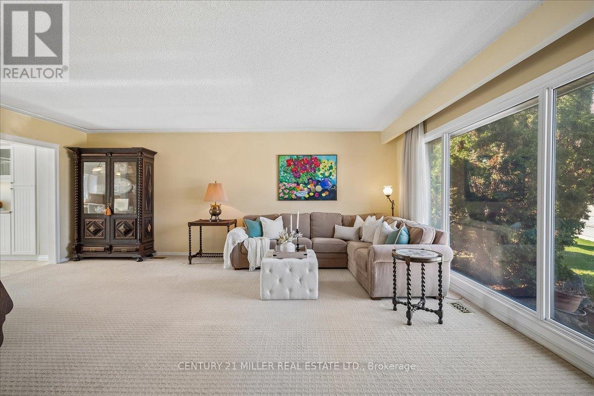 5 Cortina Crescent, Hamilton, Ontario  L8K 4K3 - Photo 4 - X12974896