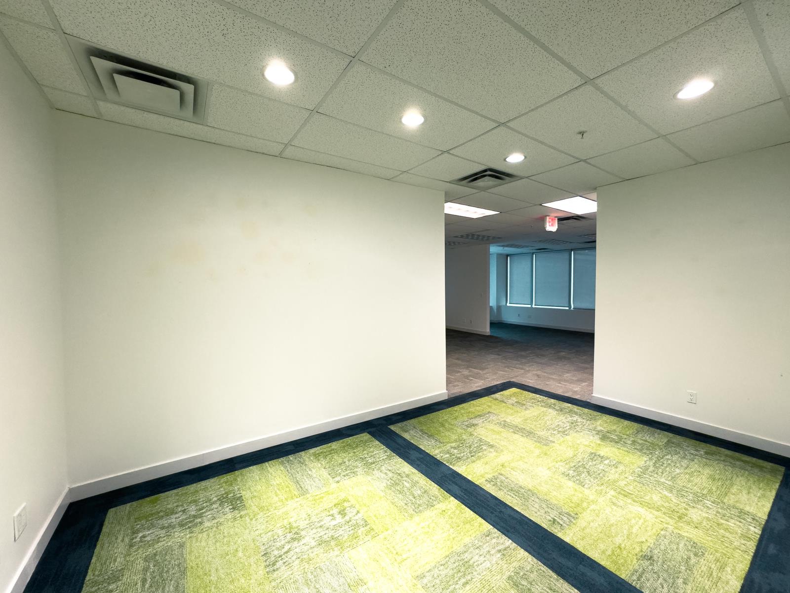 #300 #300, 10335-10335  Jasper Avenue Nw, Edmonton, Alberta  T5J 1Y6 - Photo 3 - 44671384