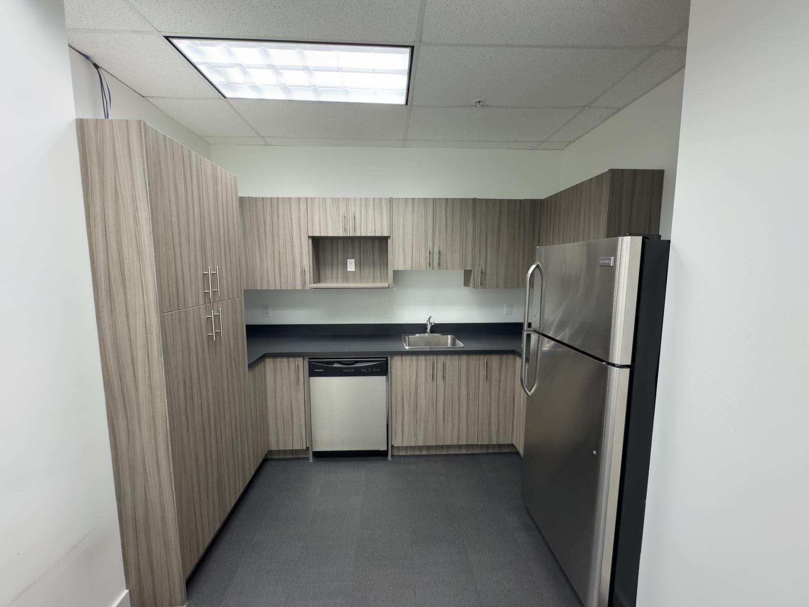 #300 #300, 10335-10335  Jasper Avenue Nw, Edmonton, Alberta  T5J 1Y6 - Photo 2 - 44671384