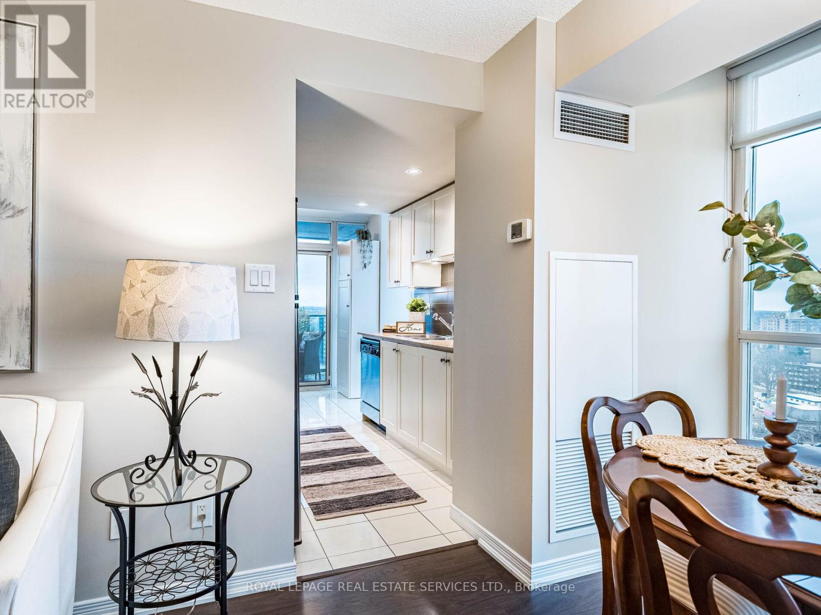 1602 - 9 George Street N, Brampton, Ontario  L6X 0T6 - Photo 15 - W12694646