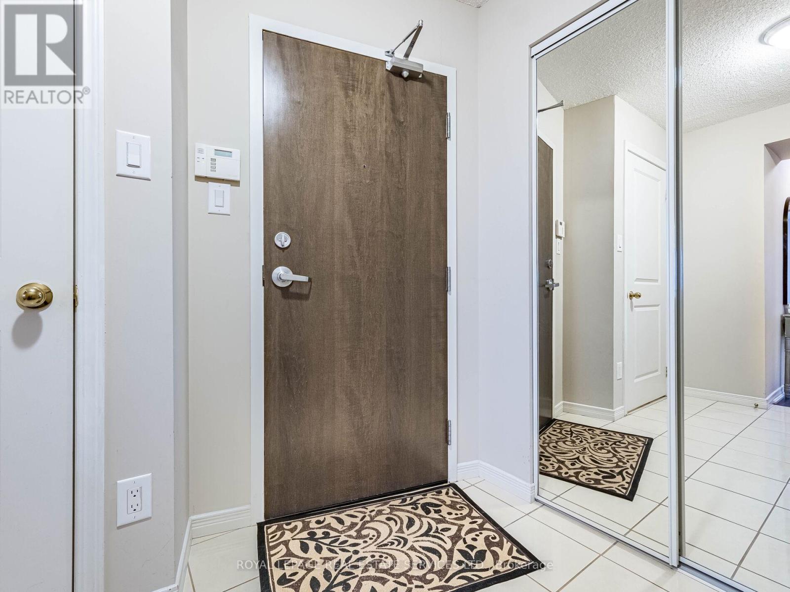 1602 - 9 George Street N, Brampton, Ontario  L6X 0T6 - Photo 8 - W12694646