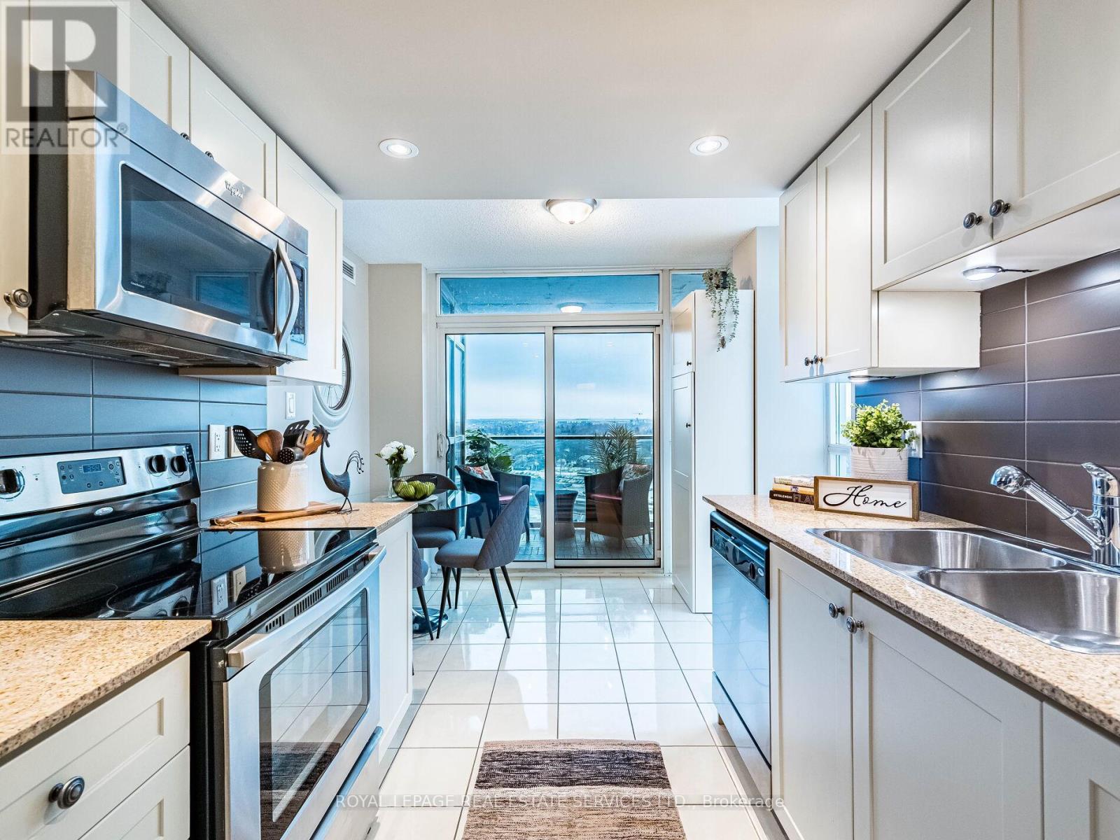 1602 - 9 George Street N, Brampton, Ontario  L6X 0T6 - Photo 17 - W12694646