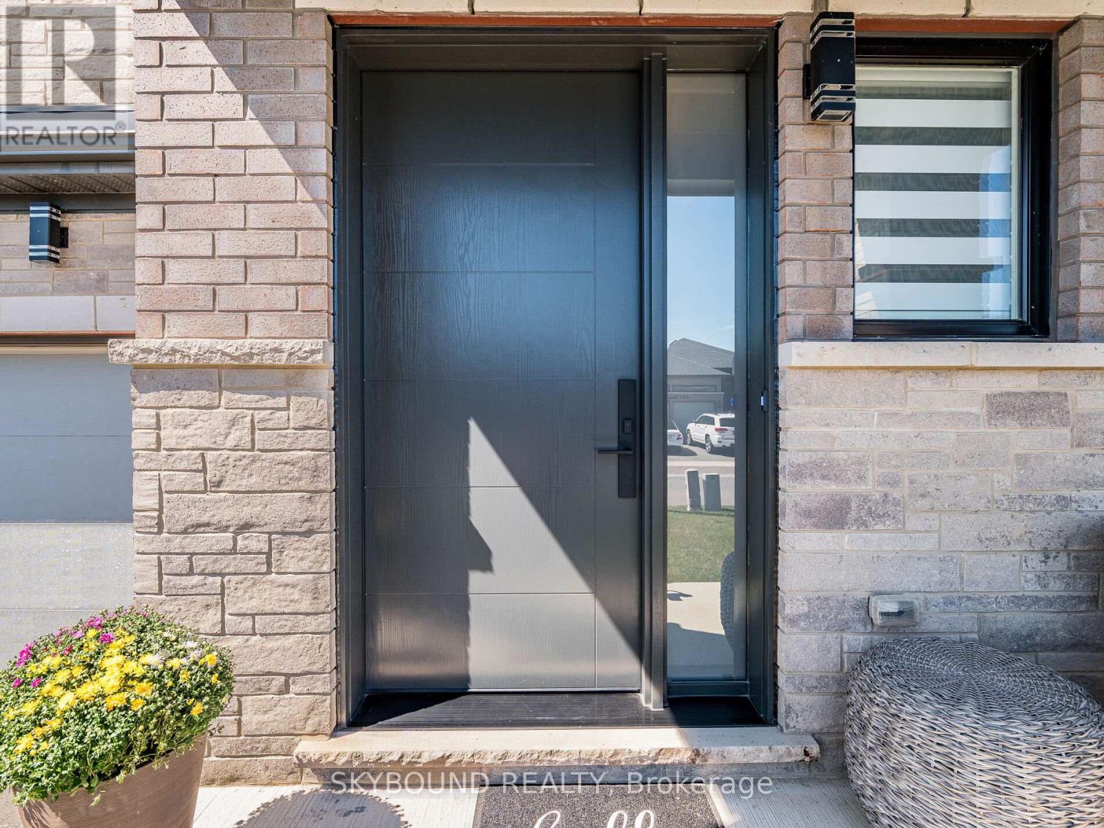 237 Shoreview Drive, Welland, Ontario  L3B 0H3 - Photo 3 - X12879372