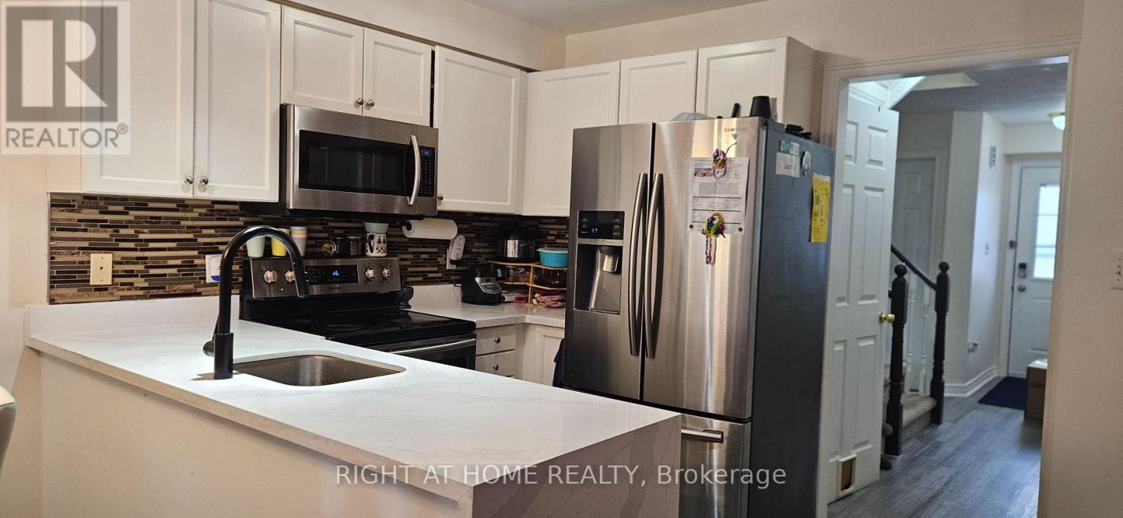 84 Bloomington Drive, Cambridge, Ontario  N1P 1J5 - Photo 9 - X12974898