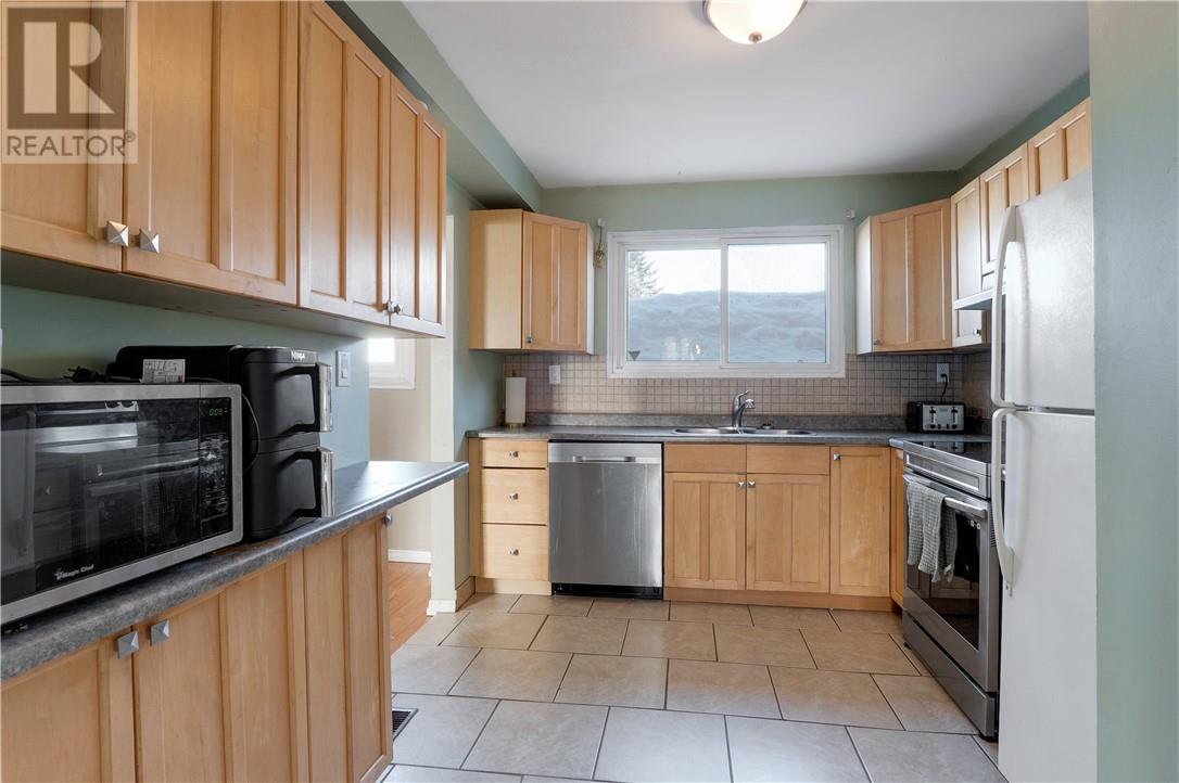 347 Woodland Avenue, Lively, Ontario  P3Y 1N2 - Photo 3 - 2127000