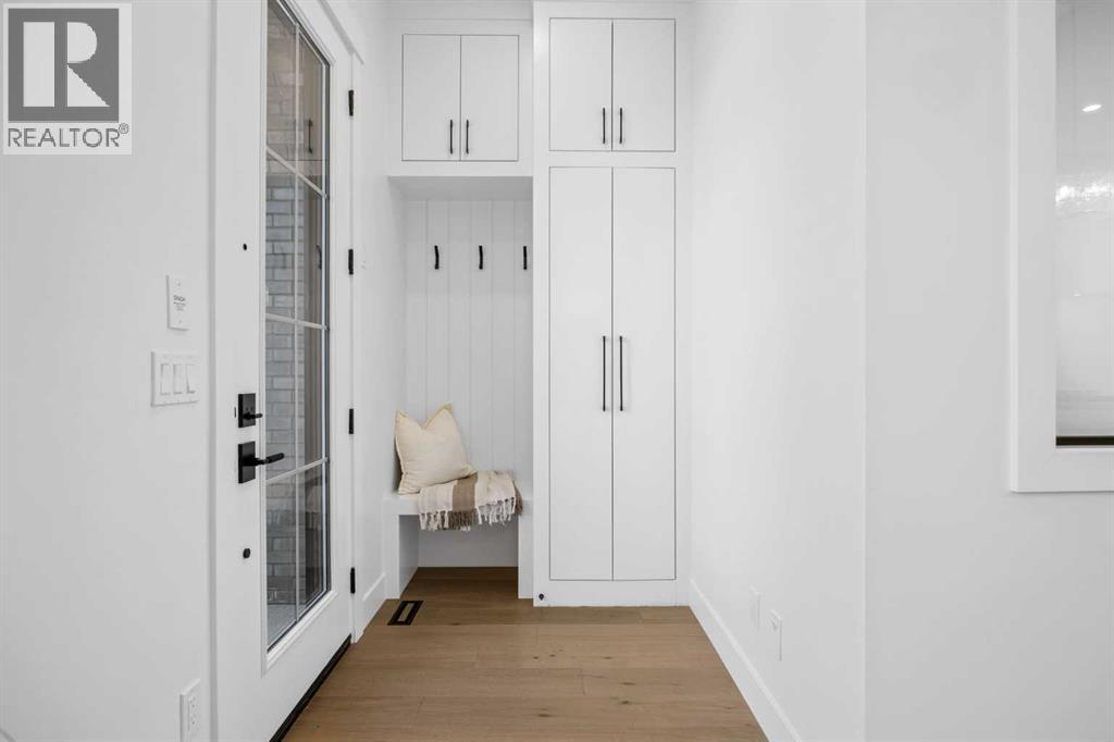 2207 26a Street SW, Calgary, Alberta  T3E 2C2 - Photo 4 - A2299499