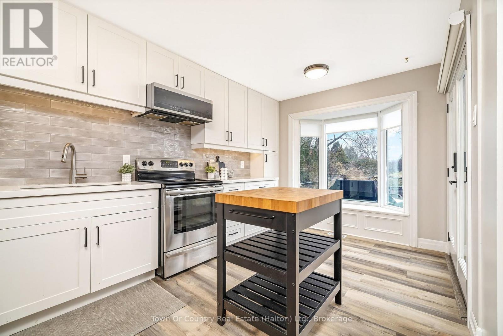 522 Conway Court, Milton, Ontario  L9T 4B8 - Photo 10 - W12975084