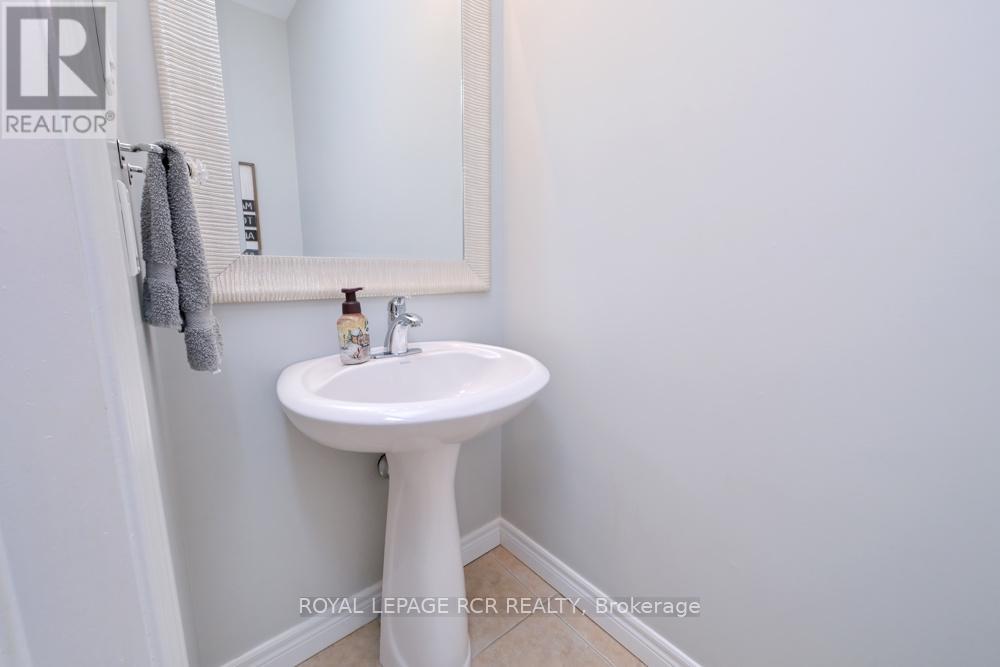 10 Fisher Drive, Adjala-Tosorontio, Ontario  L0M 1J0 - Photo 6 - N12953396