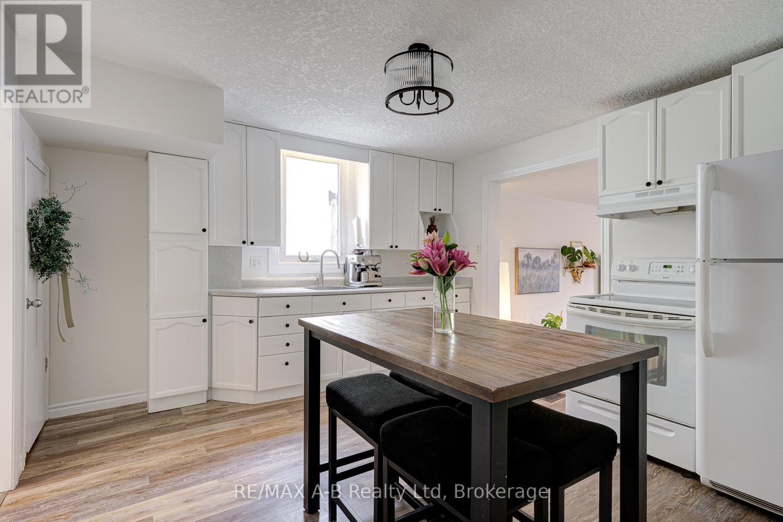 25 Ash Street, Stratford, Ontario  N5A 1M5 - Photo 14 - X12975102