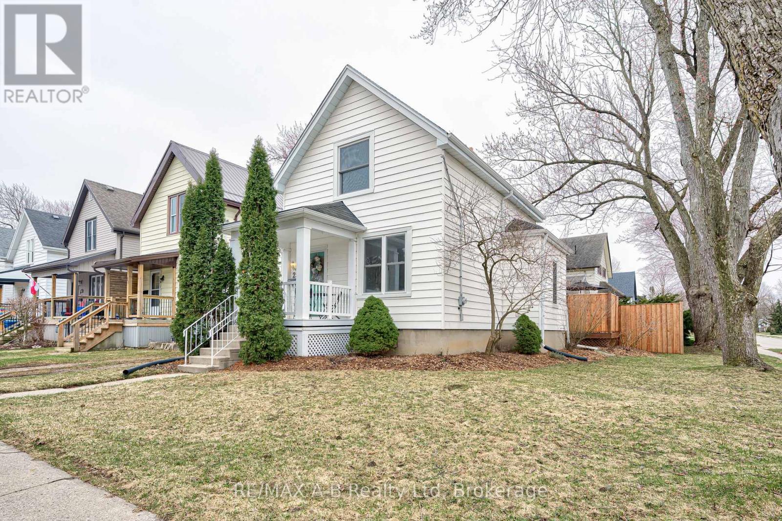 25 Ash Street, Stratford, Ontario  N5A 1M5 - Photo 2 - X12975102