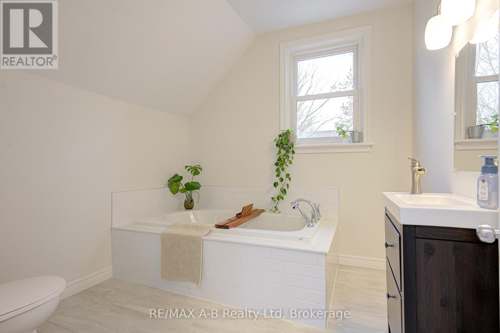 25 Ash Street, Stratford, Ontario  N5A 1M5 - Photo 28 - X12975102