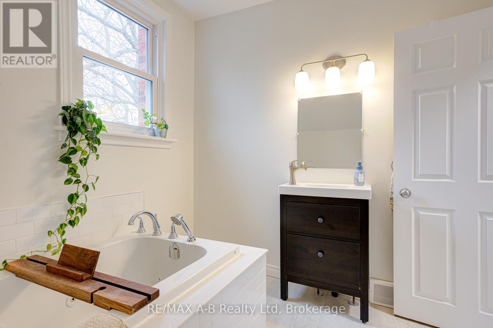 25 Ash Street, Stratford, Ontario  N5A 1M5 - Photo 29 - X12975102