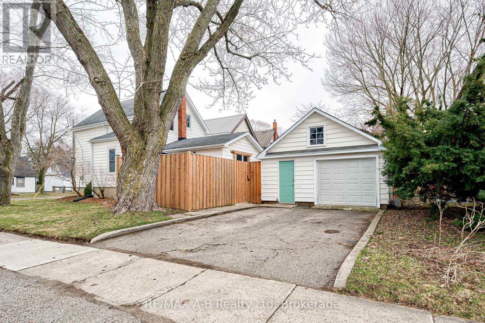 25 Ash Street, Stratford, Ontario  N5A 1M5 - Photo 3 - X12975102