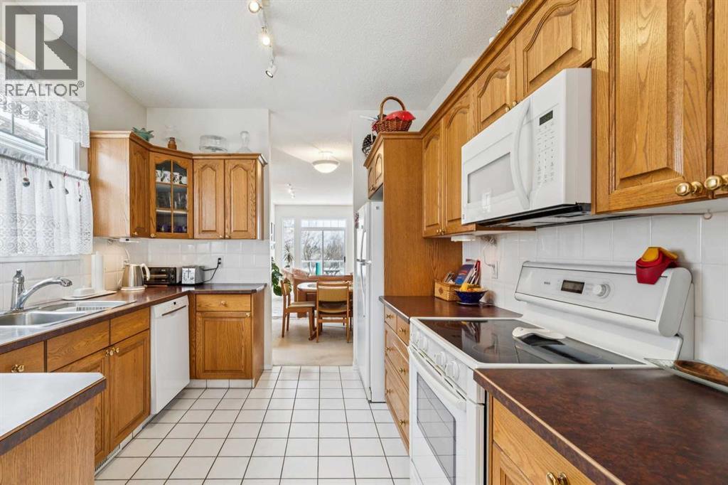 12 Signal Hill Lane SW, Calgary, Alberta  T3H 3N8 - Photo 6 - A2299943