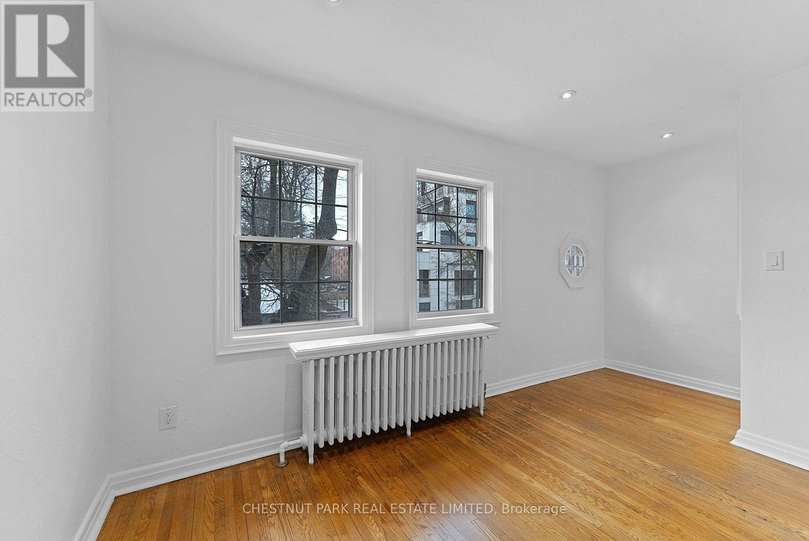 Upper - 26 Strathgowan Avenue, Toronto, Ontario  M4N 1B9 - Photo 12 - C12974998