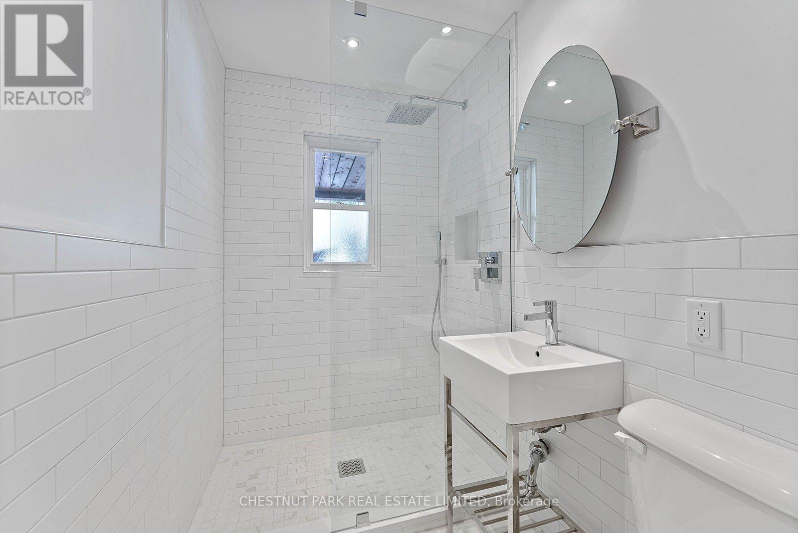 Upper - 26 Strathgowan Avenue, Toronto, Ontario  M4N 1B9 - Photo 16 - C12974998