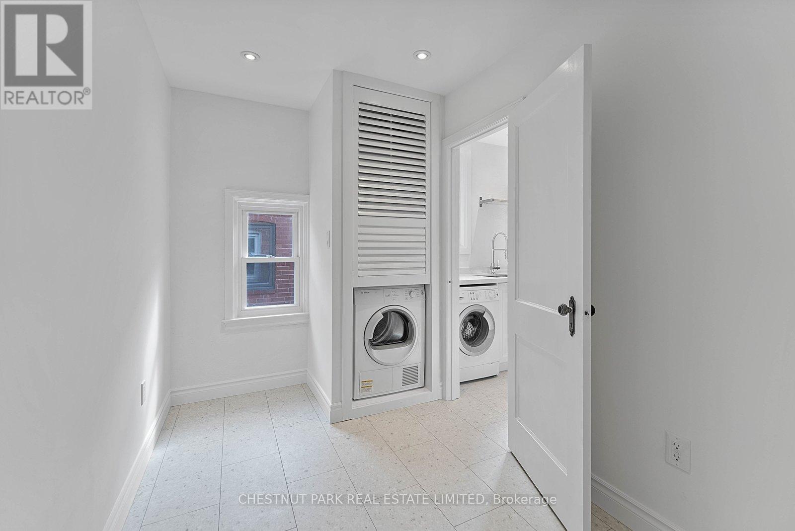 Upper - 26 Strathgowan Avenue, Toronto, Ontario  M4N 1B9 - Photo 18 - C12974998