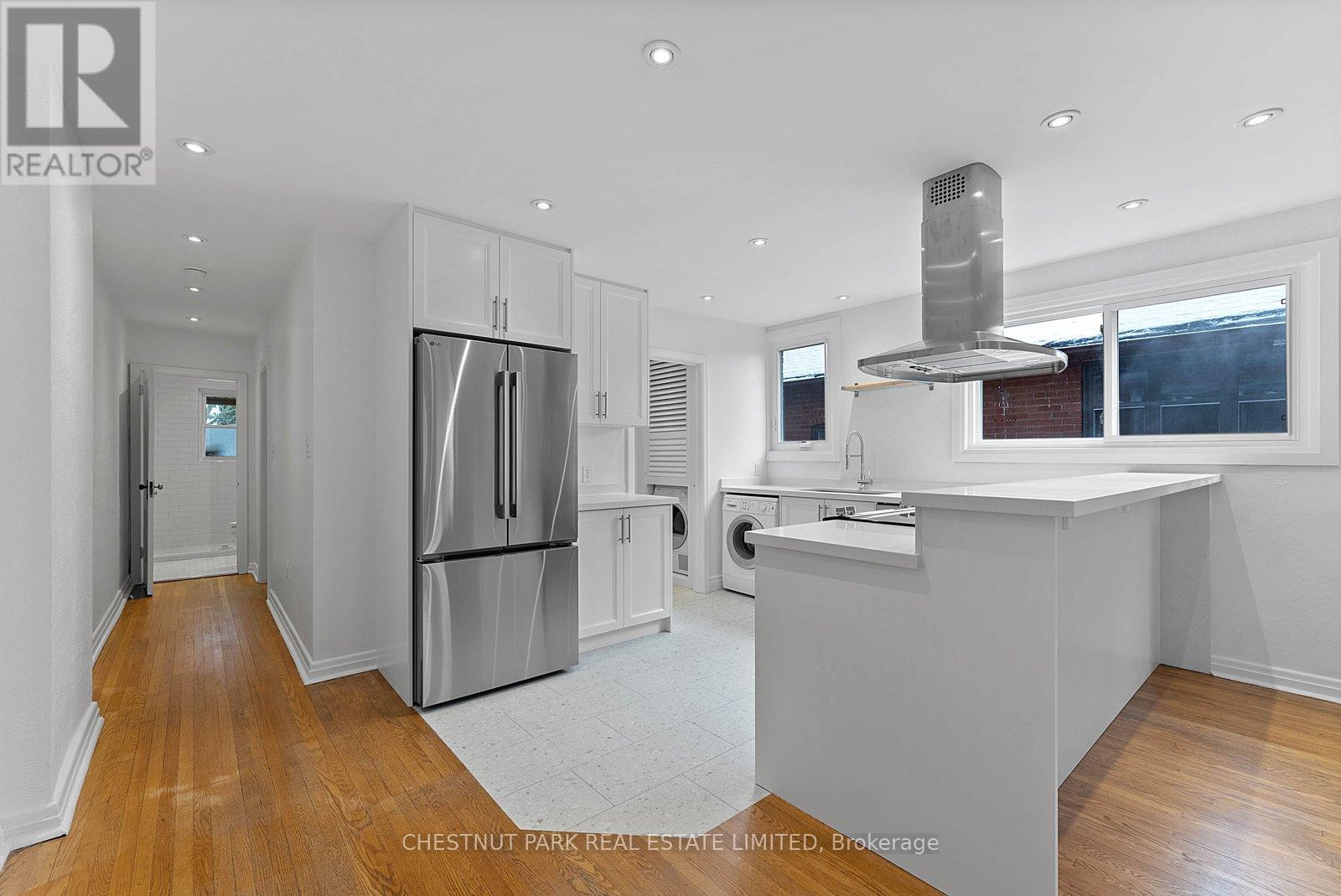 Upper - 26 Strathgowan Avenue, Toronto, Ontario  M4N 1B9 - Photo 2 - C12974998