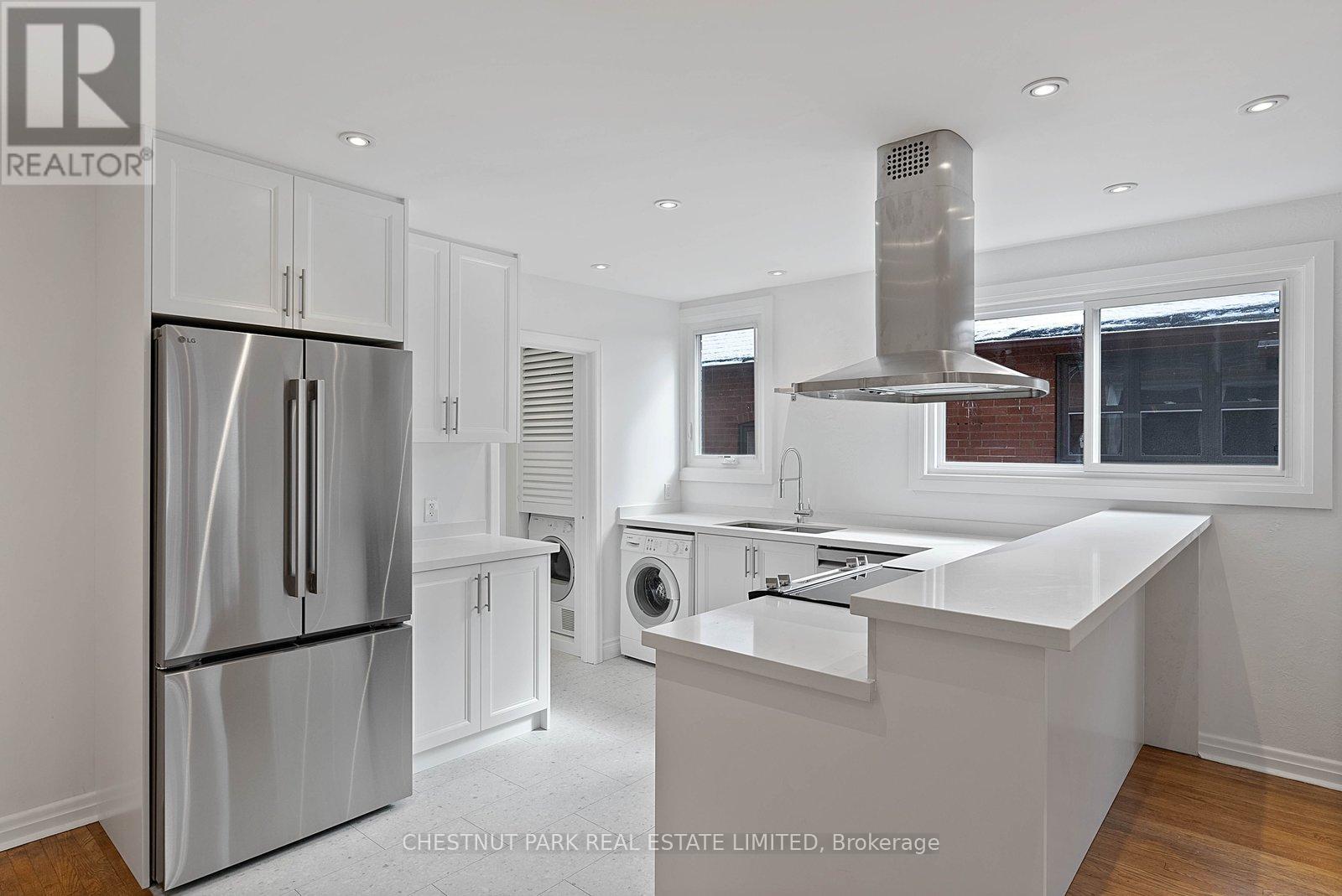 Upper - 26 Strathgowan Avenue, Toronto, Ontario  M4N 1B9 - Photo 4 - C12974998