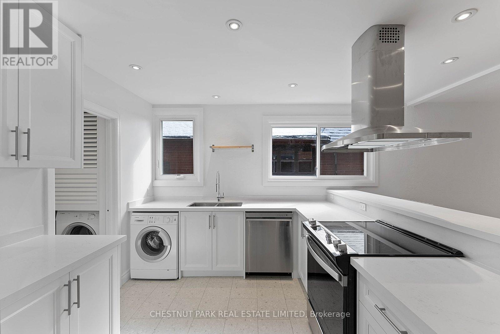 Upper - 26 Strathgowan Avenue, Toronto, Ontario  M4N 1B9 - Photo 5 - C12974998